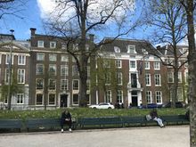 The hotel entrance at Lange Vijverberg