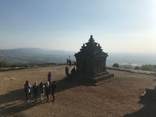 This is the amazing view from Candi Ijo towards the valkey : even more spectacular during sunrise or sunset