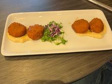 Only had the croquettes as I was en-route to the CCR. Access was granted due to by BA F flight. 