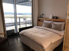 As a comparison, the bedroom of the SWISS First lounge at ZRH