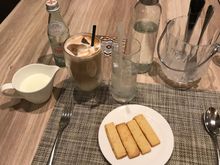 Iced alkaline water , bottled water , lemon latte , ..