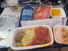Hmmm chicken or pâtes. Not much of the former.