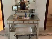 Makeup vanity