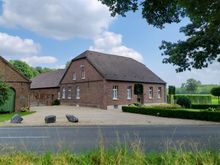 A typical Niederrhein farmhouse which I think was a fancy home at some point 