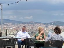 If you want the best view close to the edge, best to make a reservation via the club lounge hostess