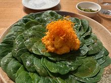 Spinach salad with warm prawns.