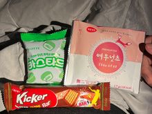 Korean snacks from snack basket:
Top: Matcha tea cake with cream filling, nut mix
Bottom: Korean kit-kat-type candy bar
(Not shown - cup ramyeon)