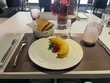 Omelette, smoothie & Champagne 
