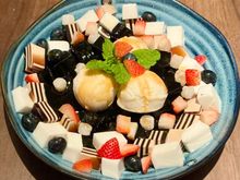 Coffee and grass jellies with ginger ice creams , etc