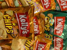 Crisps in naturel & paprika flavours