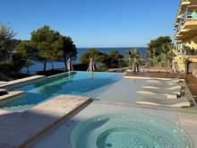 Heated outdoor pool with jacuzzi - soooo good