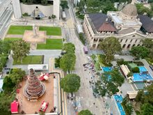 Statue Square with CHRISTmas tree and surrounding props