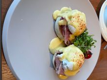 Eggs Benedict - perfectly cooked 