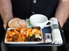 Spot the difference...I appreciate this is the second meal on a longer flight but still...