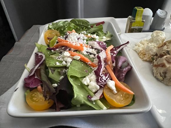 SALAD
SEASONAL GREENS
red cabbage, yellow tomato, carrot, goat cheese