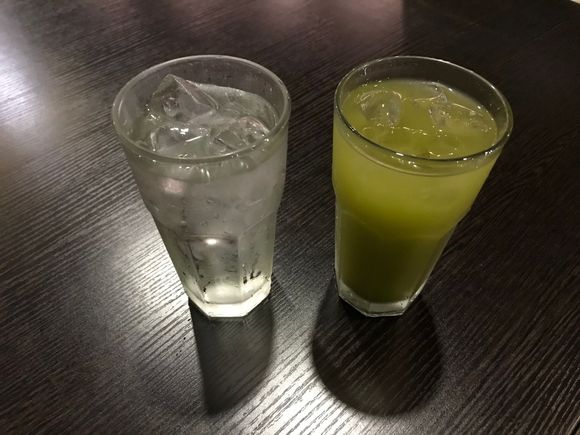 Water and green tea - both iced , lots of ice