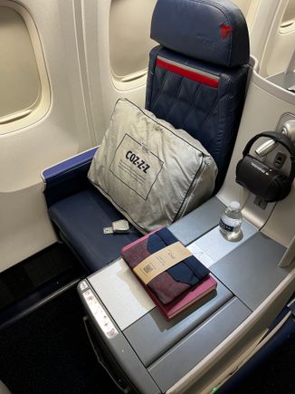 Amenity kit pre-placed. Mini water (no other PDB)