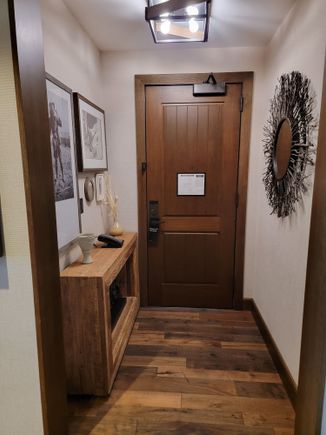 Texana Suite entry