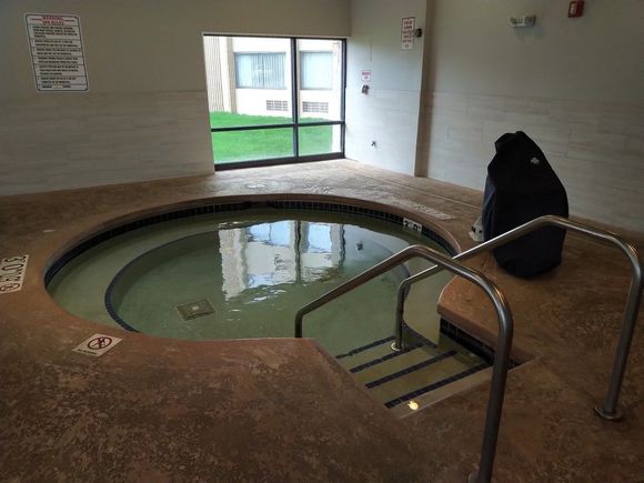 Jaccuzzi / Crowne Plaza Milwaukee South