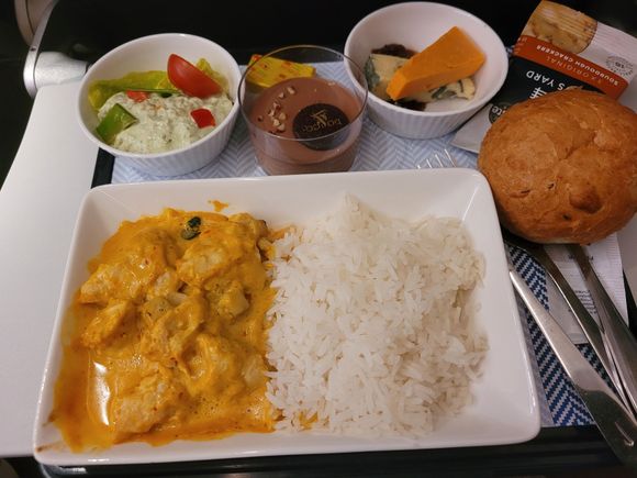  Chiicken Thai Yellow curry, last Monday 14 Aug delayed LHR-LIS flight BA504. It was delicious. Barley salad starter a bit odd. Crew friendly and proactively offered top ups of drinks. No specific tea / coffee service but provided black tea on request. Menu below.