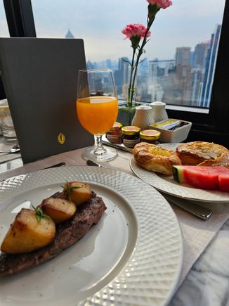 Club InterContinental breakfast