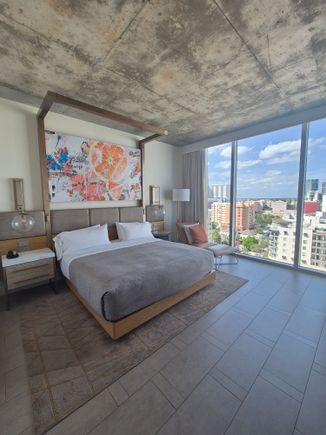 Standard room reward king, 11th floor. 