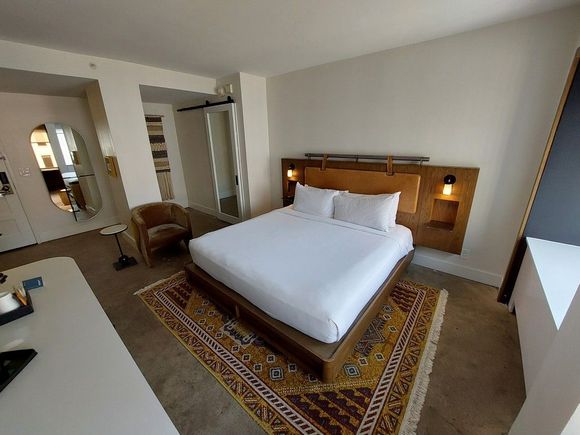Premium Courtyard Room / Yours Truly DC - Vignette Collection