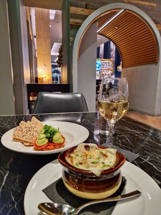 Onion soup and tuna tartar 