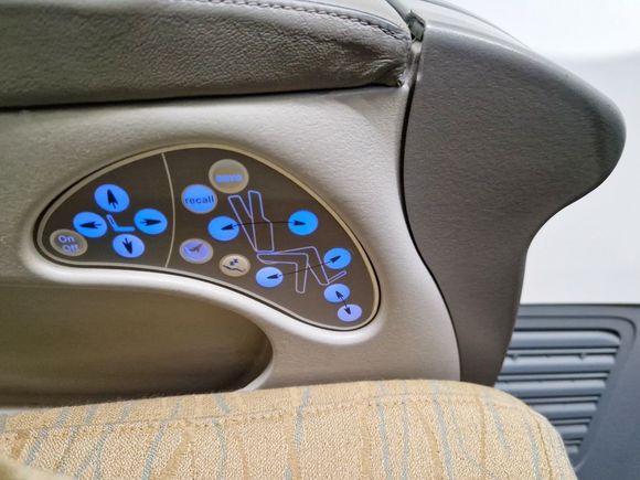 Seat controls 