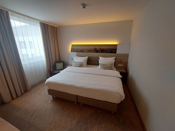 Executive Courtyard Room / Holiday Inn Frankfurt Airport