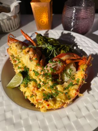 Lobster Thermidor with herb fettuccine (5/5 - excellent dish!)