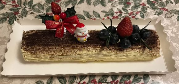 King of fruit log cake