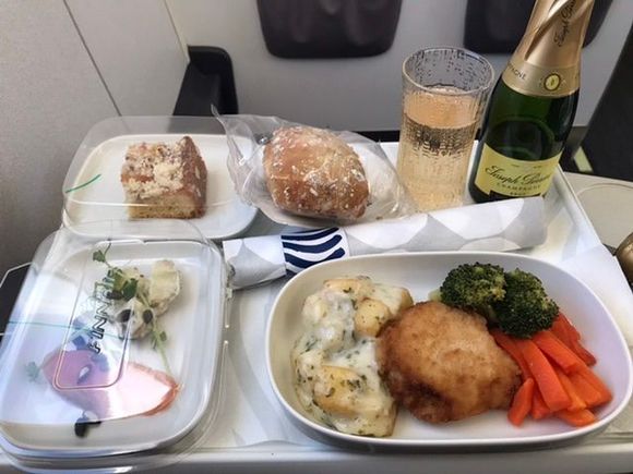 Potatoes and cordon blue with veggies