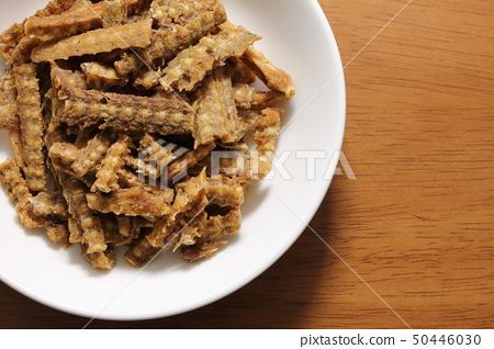 Deep-fried eel bones