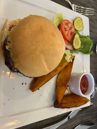 Solid burger. Well-cooked. 