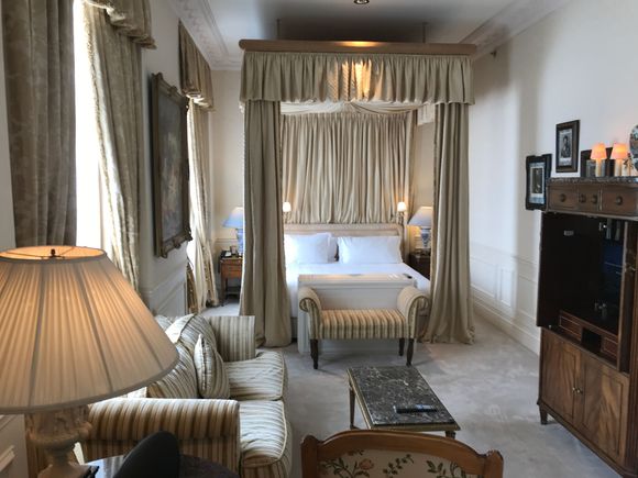 Canopy bed
