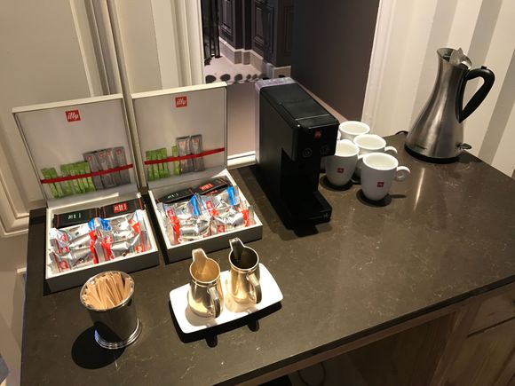 Coffee & tea is available for an instant cafeïne boost