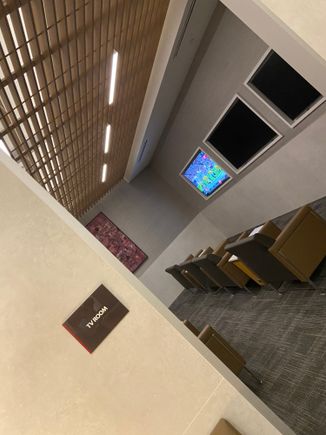 Tv room flagship lounge dfw 