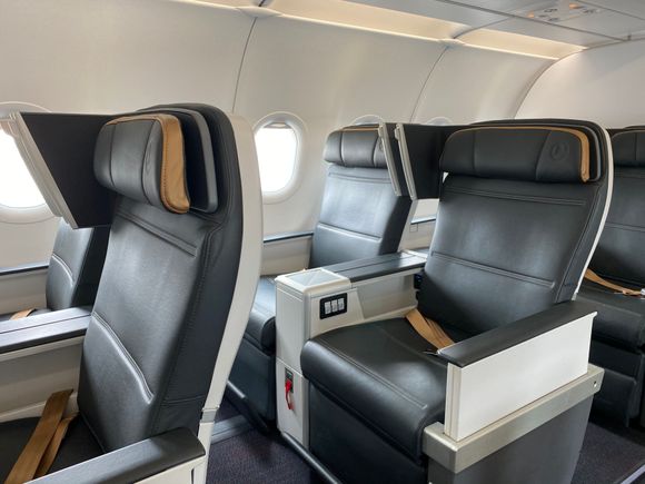 Comfortable seat with extensive IFE and free WiFi