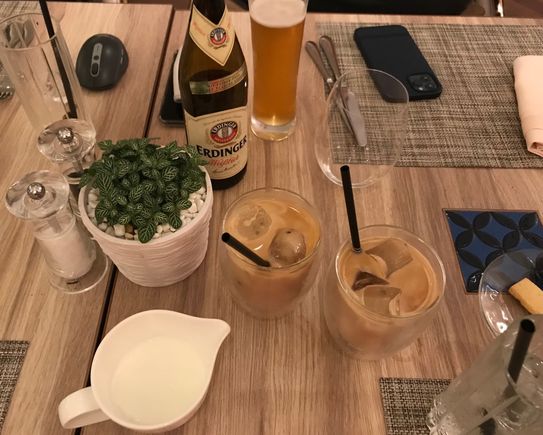 yosithezet ‘ s beer & my iced lemon lattes