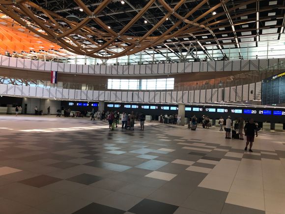 New checkin area. Still no airline specific belts.