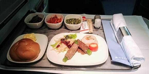 Starters: Pear and Chestnut Salad with Pinenut Dressing and Dried Cranberries, Asparagus and Ribeye Beef Roll, and Chicken and Vegetable Roll

Banchan of Braised Cucumbers, Spicy Bluebell Root Salad, and Green Pepper with Soy Bean Paste
