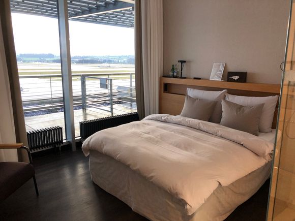 As a comparison, the bedroom of the SWISS First lounge at ZRH