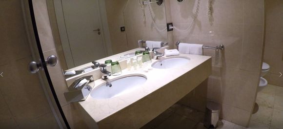 Bathrooms are the same for Comfort and Premium room