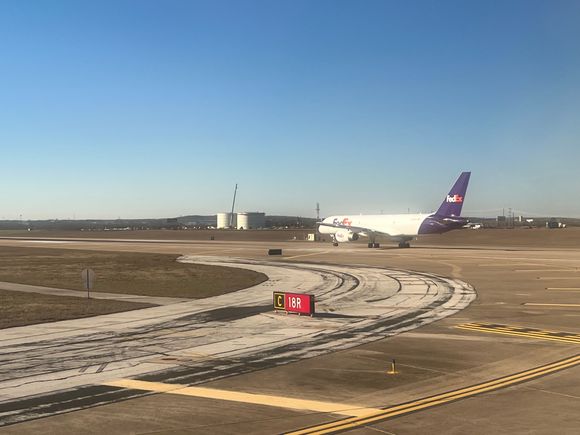 FedEx 757