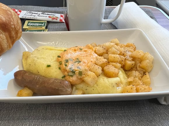 Swiss Cheese and Roasted Tomato Omelet - hollandaise, seasoned potatoes and Italian chicken sausage.  The omelet was a bit too salty for my taste.  The potatoes were delicious though, especially compared to the weird ones in the PHL Centurion Lounge!