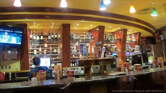 Red Robin bar