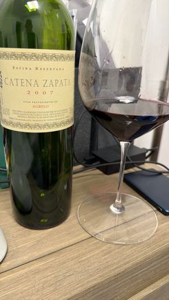 Last glass of this Icon Wine, almost 20 years old and boy is it firing on all cylinders !!!  Can't believe some wine writers still doubt that new world wine doesnt age.... lol