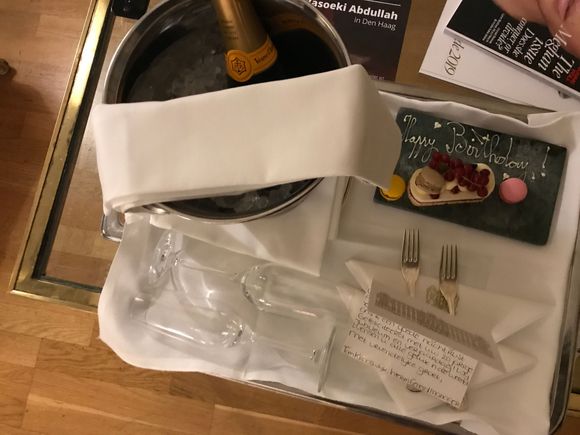 Veuve Cliquot Brut & Cake 