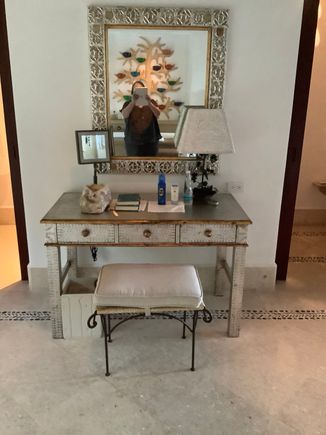 Makeup vanity
